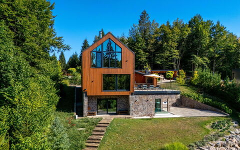 Valera Vita Forest: Huis, Huis, Verblijf, Boerderij, Tuin, Landgoed, Landscaping, Siding, Werf