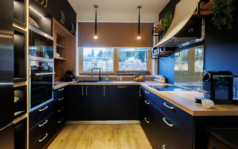 Valera Vita Forest: Countertop, Keuken, Interieur Ontwerp, Toestel Van De Keuken, Cabinetry, Meubilair, Flooring, Verlichting, Plafond, Major Appliance