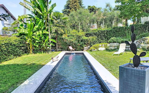Emma: Struik, Tuin, Zwembad, Waterpartij, Landscaping, Schaduw, Reflecting Pool, Backyard, Reflectie, Werf