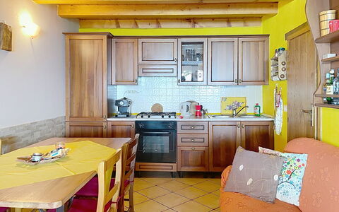 Baita Melissa: Meubilair, Interieur Ontwerp, Flooring, Hout, Verdieping, Kamer, Plafond, Keuken, Countertop, Verlichting