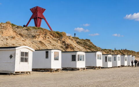 Henri - 700M from the Sea: Zand, Terrein, Strand