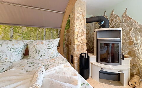 Bionestlein Premium-Appartment mit Sauna: Meubilair, Interieur Ontwerp, Verlichting, Stoel, Beits, Hoofdkussen, Ontwerp, Lichte Inrichting, Kamerplant, Woonkamer