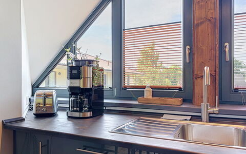Chrischi: Hout, Interieur Ontwerp, Huis, Verlichting, Meubilair, Keuken, Countertop, Glas, Toestel Van De Keuken, Appartement