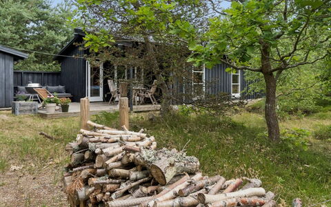 Erich - 500M from the Sea: Hout, Huis, Huis, Land Lot, Verblijf, Landelijk Gebied, Backyard, Groundcover, Tuin