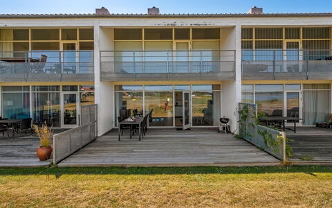 Svane - 70M from the Sea: Samengesteld Materiaal, Schaduw, Balkon, Beton, Landgoed, Veranda, Daylighting, Villa, Dek