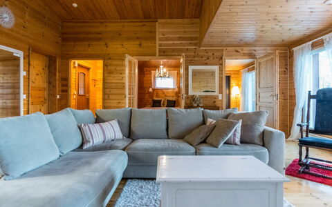 Villa Kettu: Hout, Interieur Ontwerp, Meubilair, Bankstel, Plafond, Flooring, Woonkamer, Verdieping, Kamer, Huis