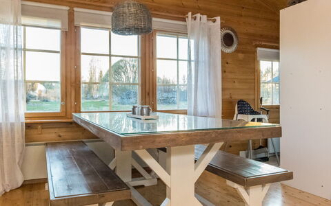 Villa Kettu: Meubilair, Interieur Ontwerp, Flooring, Verdieping, Hout, Plafond, Tafel, Houten Vloer, Keuken En Eettafel, Eetkamer