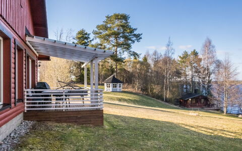 Villa Kettu: Hout, Huis, Architectuur, Huis, Verblijf, Dak, Land Lot, Siding, Veranda, Landgoed