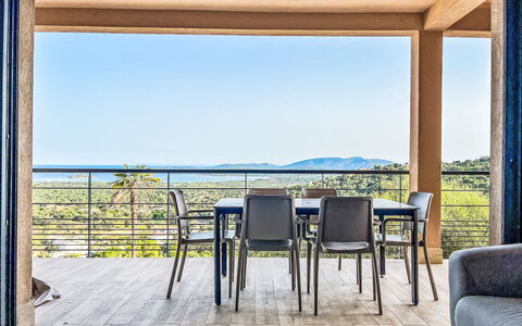 Sainte Lucie Porto Vecchio 650: Balkon, Beits, Kamerplant, Buitenmeubels, Bloempot