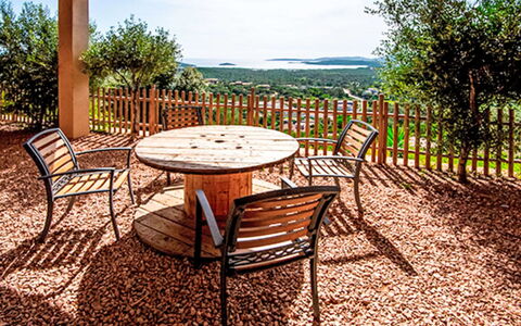 Sainte Lucie Porto Vecchio 650: Balkon, Beits, Kamerplant, Buitenmeubels, Bloempot