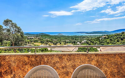 Sainte Lucie Porto Vecchio 650: Balkon, Beits, Kamerplant, Buitenmeubels, Bloempot