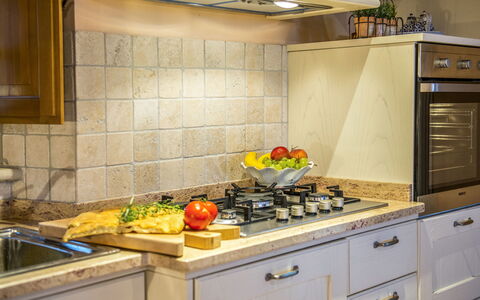 Casa Elia 6: Keuken, Countertop, Toestel Van De Keuken, Cabinetry, Major Appliance, Fornuis, Interieur Ontwerp, Fornuis, Hout, Gasfornuis