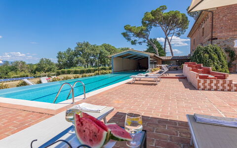 Antica Villa Merelli 12: Zwembad, Toevlucht, Landgoed, Hacienda, Eco Hotel, Villa, Hotel, Badplaats, Waterpartij, Binnenplaats