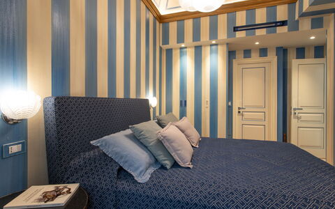 Belvedere Guastella B 4: Interieur Ontwerp, Slaapkamer, Flooring, Textiel, Plafond, Verdieping, Bed, Meubilair, Verlichting, Kamer