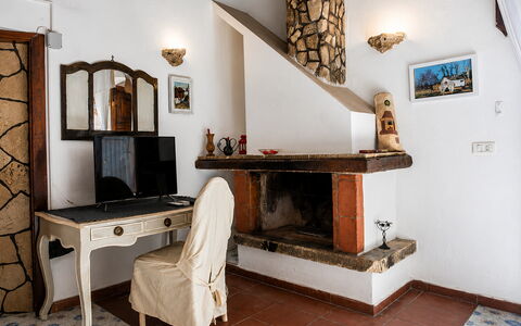 Casa Dafne: Muur, Meubilair, Hout, Interieur Ontwerp, Verlichting, Kamer, Stoel, Woonkamer, Hardwood, Beits