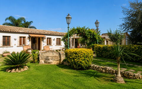 Casa Dafne: Tuin, Landgoed, Landscaping, Gazon, Hacienda, Verblijf, Werf, Boerderij, Backyard, Villa