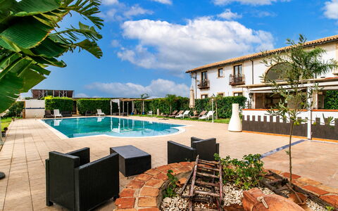 Casa Dafne: Zwembad, Toevlucht, Woongebied, Landgoed, Eco Hotel, Hacienda, Landscaping, Boerderij, Villa, Binnenplaats