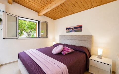 La Dimora di Diana: Bed, Interieur Ontwerp, Slaapkamer, Meubilair, Laken, Bedding, Verdieping, Kamer, Flooring, Huis