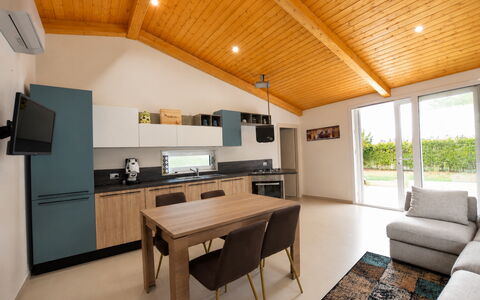 La Dimora di Diana: Interieur Ontwerp, Meubilair, Flooring, Hout, Plafond, Verdieping, Kamer, Countertop, Verlichting, Keuken