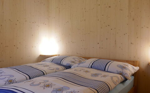 Nido delle Alpi: Hout, Interieur Ontwerp, Plafond, Kamer, Beits, Slaapkamer, Hardwood, Bedding, Multiplex, Laken