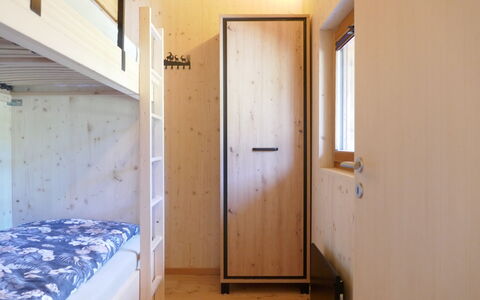 Nido delle Alpi: Muur, Hout, Beits, Slaapkamer, Bed, Hardwood, Bed Frame, Slaapzaal, Plank, Timmerhout
