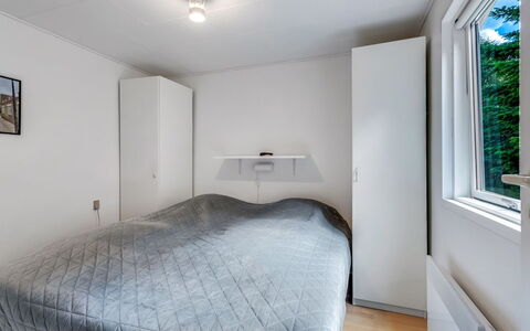 Anina - 300M from the Sea: Bed, Slaapkamer, Interieur Ontwerp, Meubilair, Laken, Plafond, Flooring, Verdieping, Bedding, Kamer