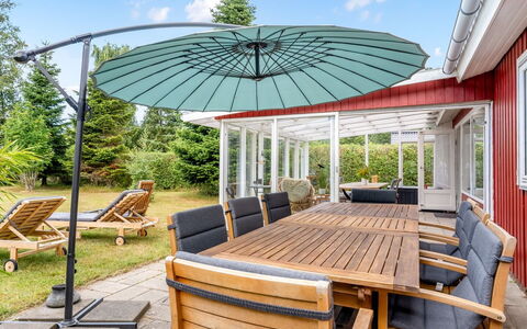 Anina - 300M from the Sea: Buitenmeubels, Buitentafel, Meubilair, Schaduw, Paraplu, Tuin, Dek, Outdoor Structuur, Patio, Eco Hotel