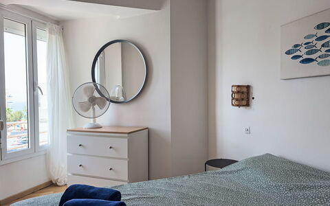 Xaloc: Meubilair, Bed, Slaapkamer, Interieur Ontwerp, Bedding, Laken, Hout, Kamer, Linens, Verdieping