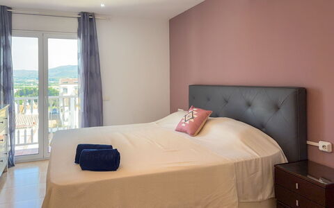 Clara: Bed, Meubilair, Slaapkamer, Bedding, Laken, Interieur Ontwerp, Hout, Verdieping, Linens, Flooring