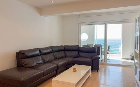 Clara: Meubilair, Verdieping, Flooring, Bankstel, Interieur Ontwerp, Woonkamer, Appartement, Kamer, Zee
