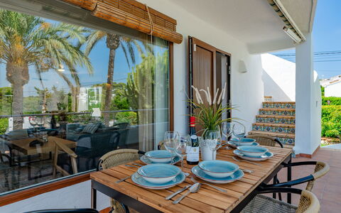 Can Nura: Meubilair, Stoel, Tafel, Keuken En Eettafel, Eetkamer, Kamerplant, Schaduw, Toevlucht, Eco Hotel, Bloempot