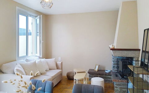 Riviera: Meubilair, Interieur Ontwerp, Flooring, Muur, Verdieping, Bankstel, Kamer, Hout, Plafond, Woonkamer