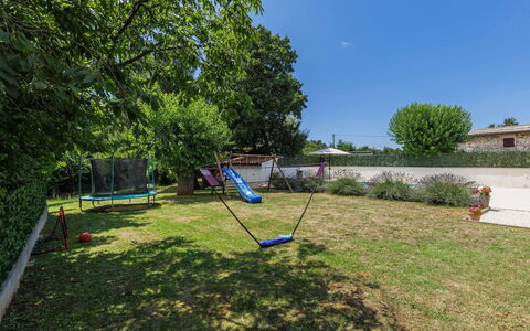 Trošti: Boom, Tuin, Gazon, Schaduw, Vrije Tijd, Park, Landscaping, Werf, Backyard, Speeltoestel
