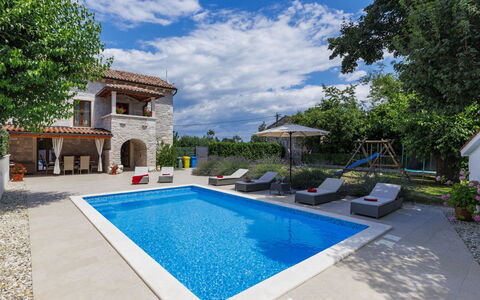 Trošti: Zwembad, Toevlucht, Landgoed, Eco Hotel, Villa, Waterpartij, Vrije Tijd, Hacienda, Paraplu, Thermae