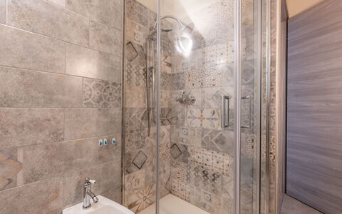 Noah: Flooring, Verdieping, Badkamer, Loodgieterswerkinrichting, Interieur Ontwerp, Loodgieter, Tegel, Douche, Douchekop, Plafond