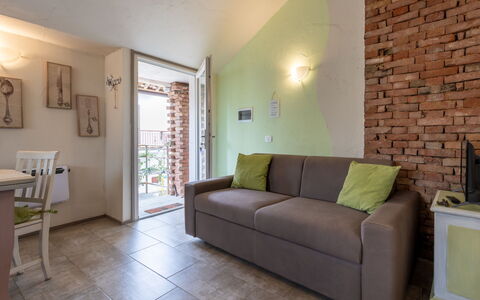 Noah: Muur, Meubilair, Interieur Ontwerp, Flooring, Verdieping, Bankstel, Plafond, Kamer, Woonkamer, Appartement