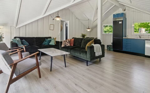 Tenna - 30Km from the Sea: Houten Vloer, Flooring, Interieur Ontwerp, Hout, Laminaatvloer, Verdieping, Meubilair, Plafond, Woonkamer, Bankstel