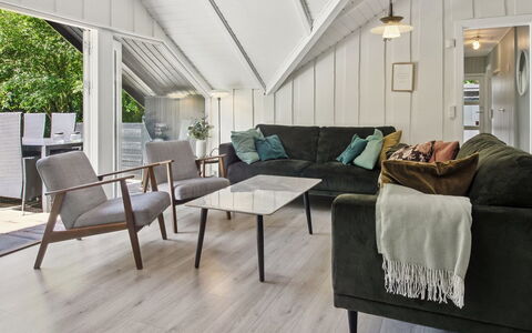 Tenna - 30Km from the Sea: Meubilair, Interieur Ontwerp, Flooring, Bankstel, Houten Vloer, Verdieping, Hout, Woonkamer, Huis, Plafond