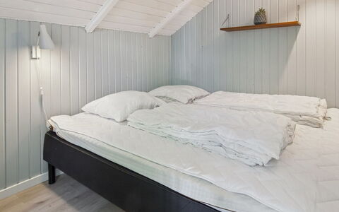 Tenna - 30Km from the Sea: Slaapkamer, Bed, Laken, Bedding, Hout, Verdieping, Flooring, Linens, Interieur Ontwerp, Bed Frame