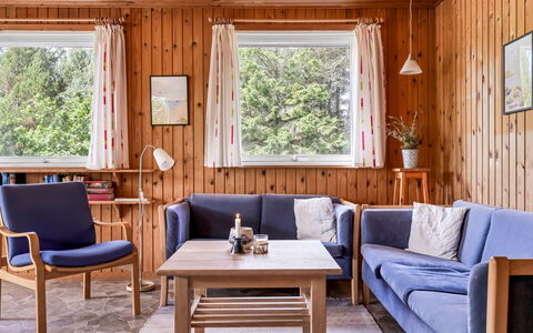 Iivo - 3.5Km from the Sea: Meubilair, Hout, Interieur Ontwerp, Woonkamer, Flooring, Bankstel, Huis, Verdieping, Kamer, Beits