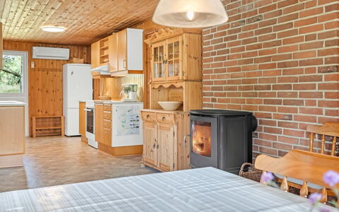 Iivo - 3.5Km from the Sea: Meubilair, Hout, Interieur Ontwerp, Plafond, Kamer, Cabinetry, Keuken, Huis, Stoel, Beits