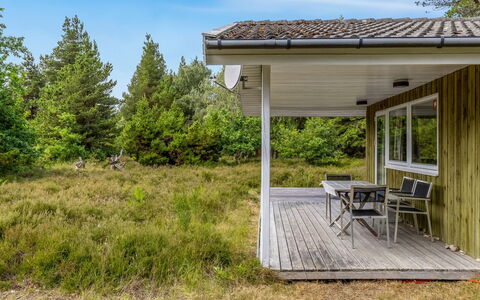 Iivo - 3.5Km from the Sea: Gras, Huis, Verblijf, Huis, Struik, Land Lot, Dak, Veranda, Landelijk Gebied, Grasland
