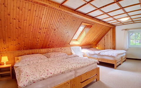 Cerny Dul 400: Hout, Slaapkamer, Bed, Huis, Bedding, Meubilair, Laken, Bed Frame, Verblijf, Hardwood