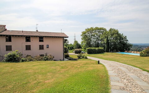 Annika: Gras, Land Lot, Plain, Gazon, Landgoed, Tuin, Landscaping, Weide, Werf, Boerderij
