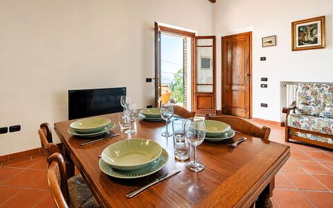 La Casina: Meubilair, Interieur Ontwerp, Hout, Flooring, Tafel, Kamer, Huis, Eetkamer, Verdieping, Keuken En Eettafel