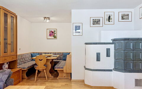 Resimini: Interieur Ontwerp, Flooring, Meubilair, Verdieping, Kamer, Woonkamer, Beits, Hardwood, Cabinetry