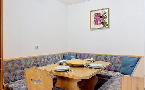 Resimini: Interieur Ontwerp, Flooring, Meubilair, Verdieping, Kamer, Beits, Woonkamer, Cabinetry, Kamerplant