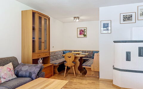 Resimini: Meubilair, Hout, Interieur Ontwerp, Flooring, Verdieping, Kamer, Appartement, Woonkamer, Beits, Cabinetry
