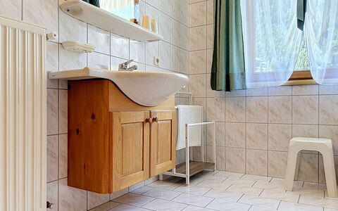 Resimini: Flooring, Loodgieterswerkinrichting, Wastafel In De Badkamer, Interieur Ontwerp, Wastafel, Verdieping, Badkamer, Kraan, Loodgieter, Tegel