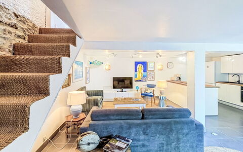 La Petite Maison du Golfe: Blauw, Zwembad, Samengesteld Materiaal, Schaduw, Toevlucht, Landgoed, Hacienda, Villa, Recreatiecentrum